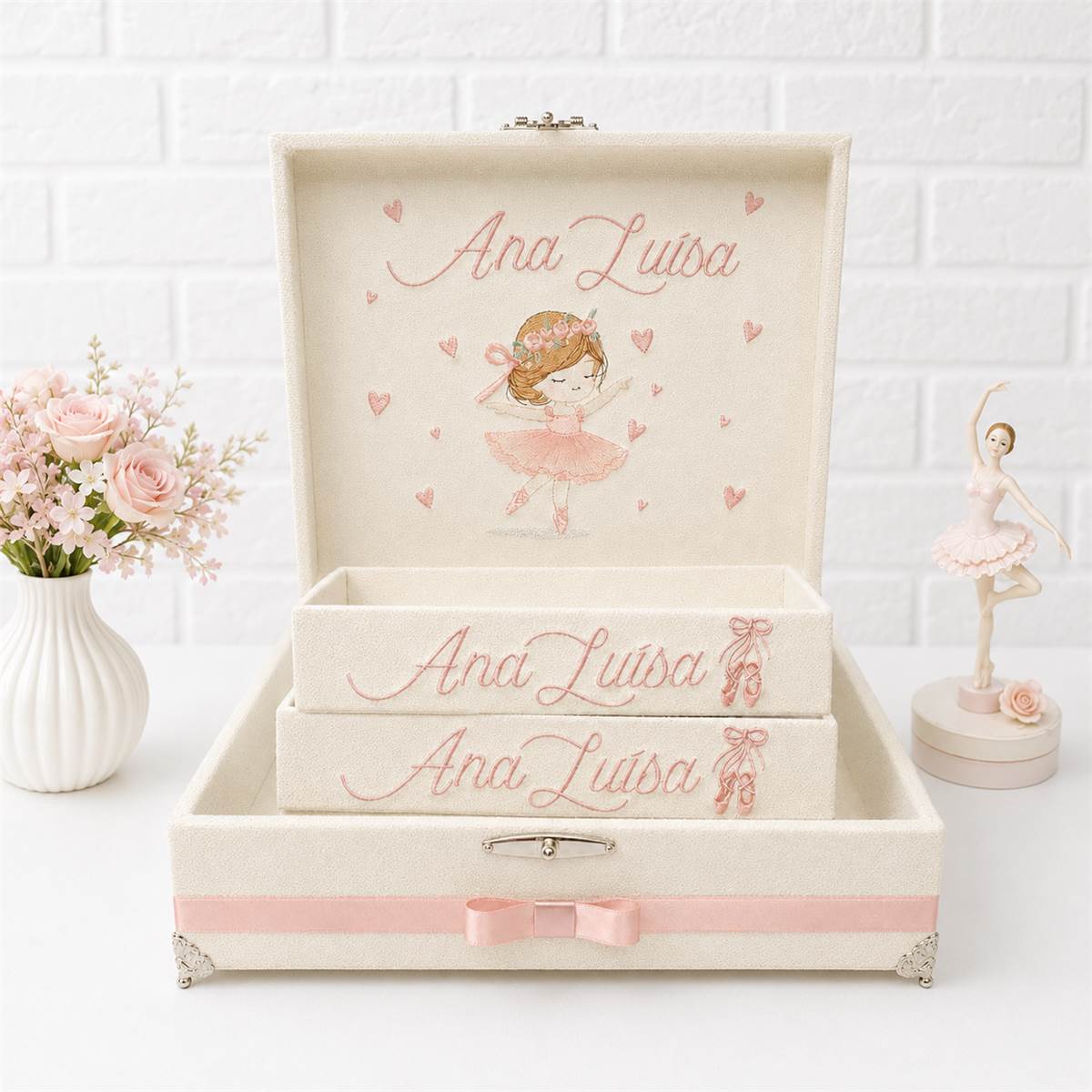 Kit Caixa Maternidade Personalizada Menina Luiza Xadrez Rosa com 2 Bandejas - Imagem 3