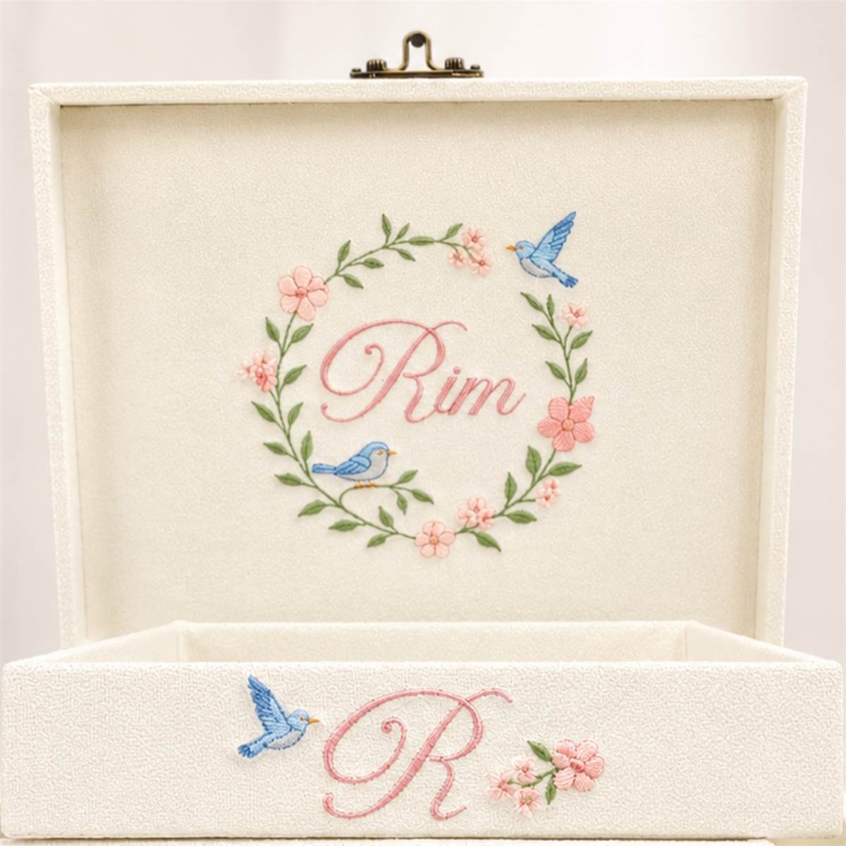 Kit Luxo Caixa Maternidade Personalizada Menina com 2 Bandejas – Passarinhos e Flores - Imagem 4