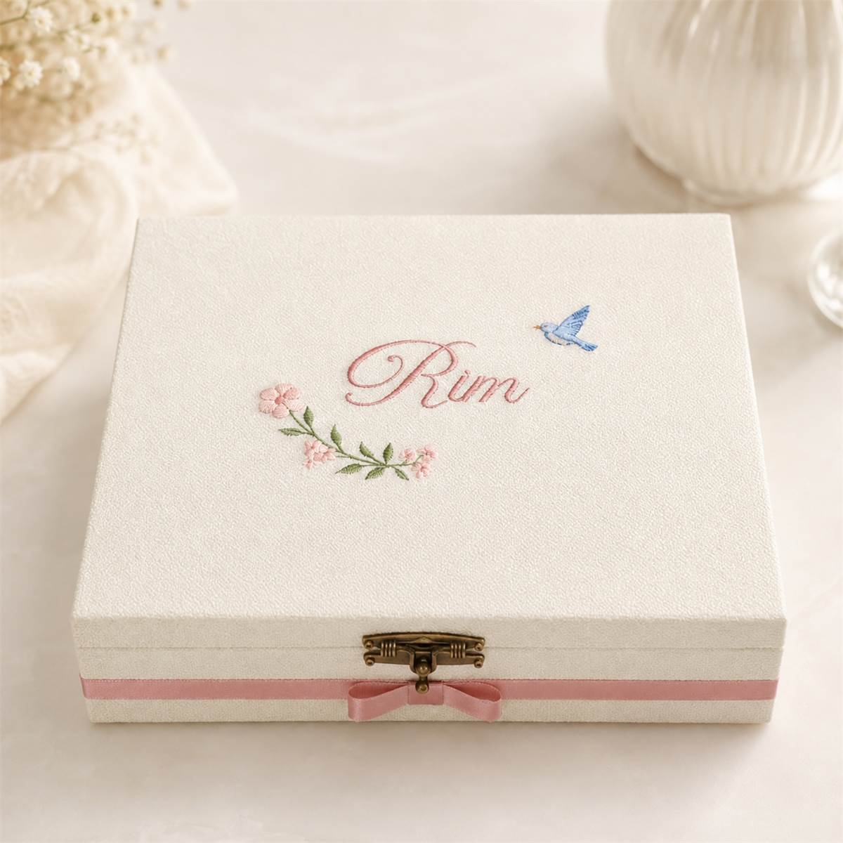 Kit Luxo Caixa Maternidade Personalizada Menina com 2 Bandejas – Passarinhos e Flores - Imagem 5
