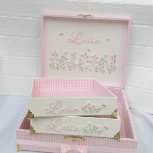 Kit Caixa Maternidade Personalizada Menina Luiza Xadrez Rosa com 2 Bandejas