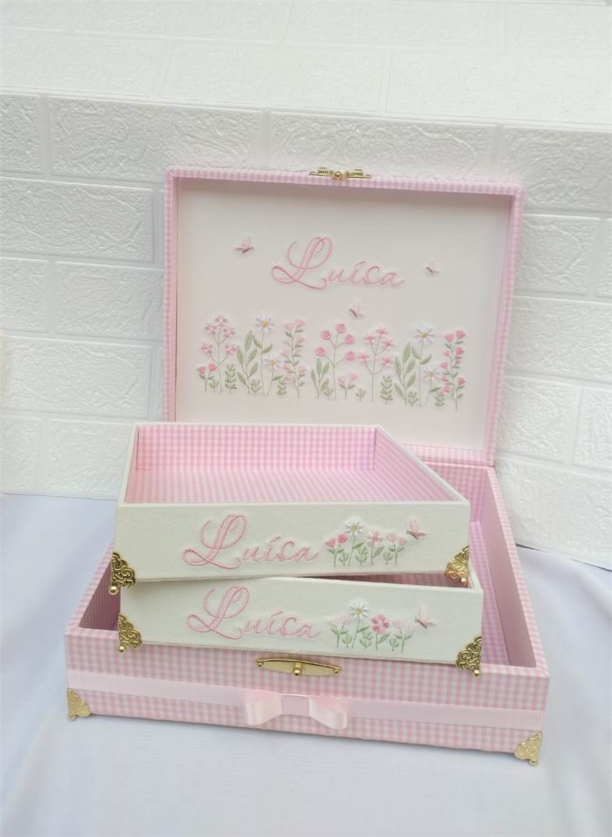 Kit Caixa Maternidade Personalizada Menina Luiza Xadrez Rosa com 2 Bandejas