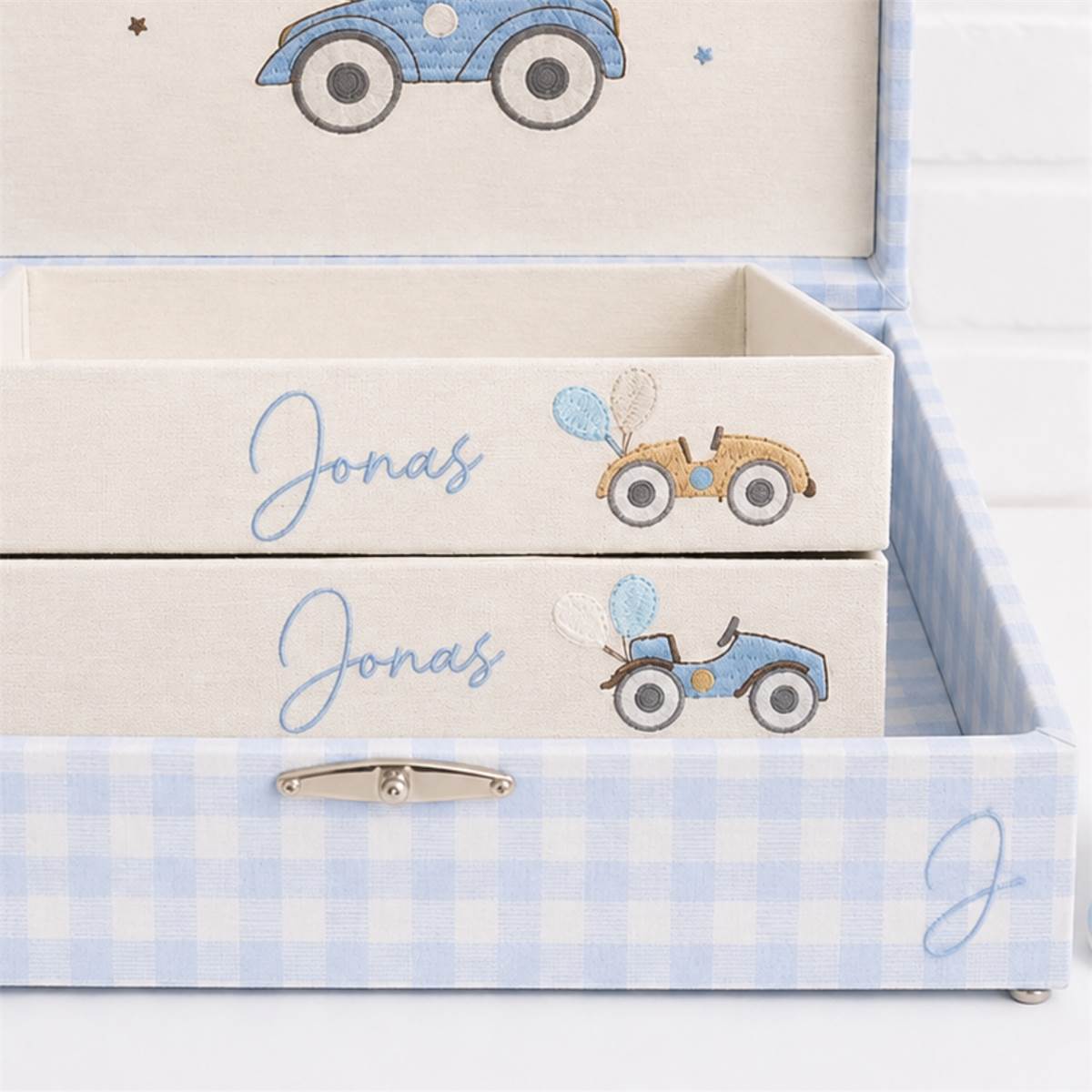 Kit Luxo - Caixa Maternidade + 2 Bandejas Personalizadas Carrinho Azul e Xadrez - Imagem 2
